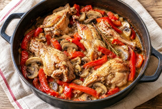 Lapin aux poivrons et aux champignons