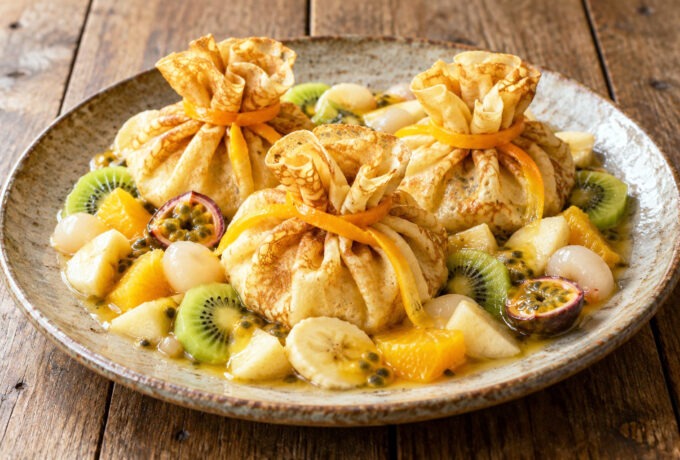 Aumônières de crêpes glacées aux fruits