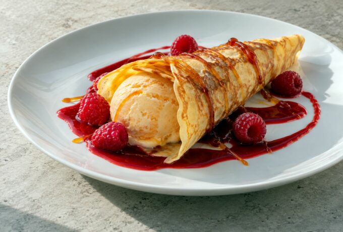 Crêpes glacées à l’orange et coulis de framboise