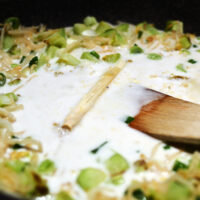 Curry vert thaï aux crevettes et christophines