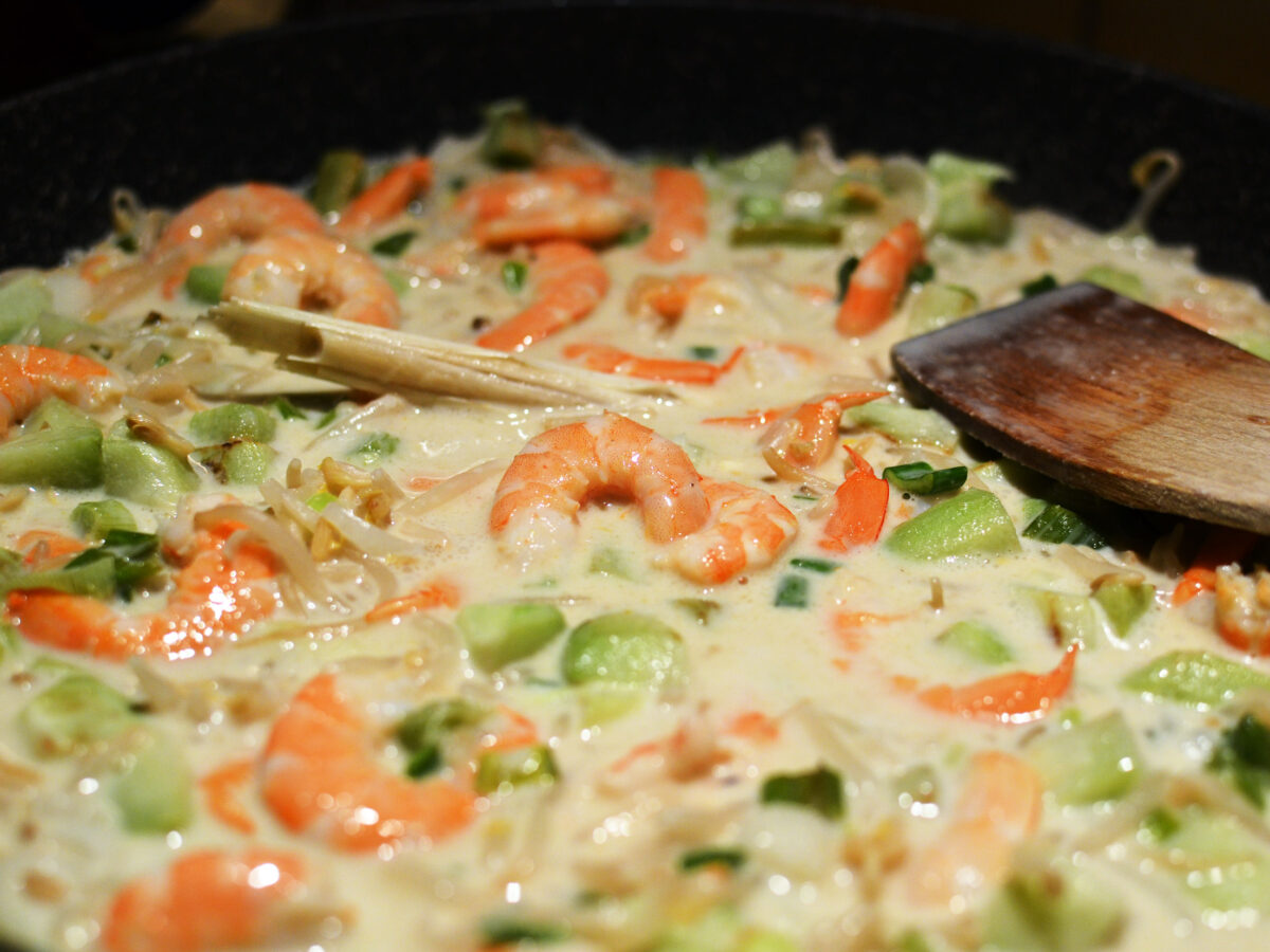 Curry vert thaï aux crevettes et christophines