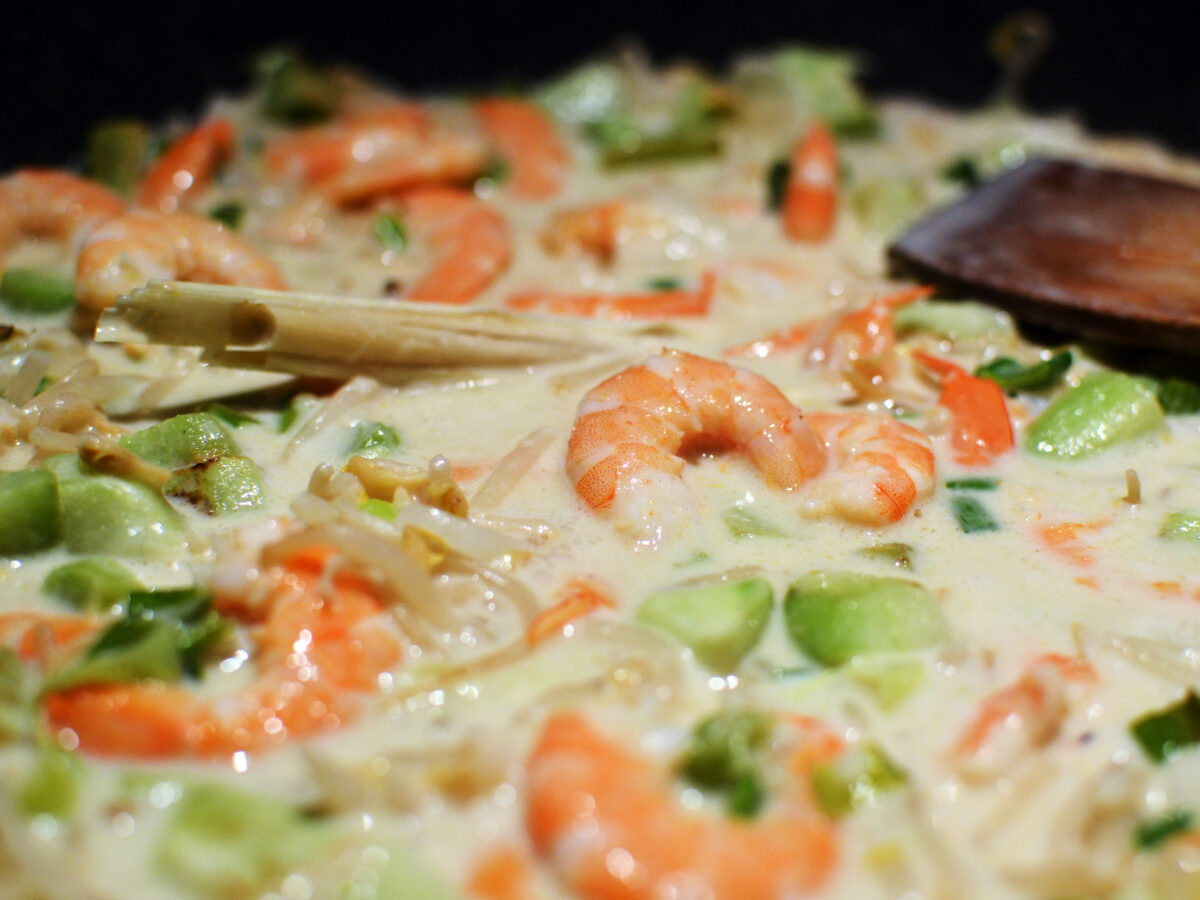 Curry vert thaï aux crevettes et christophines