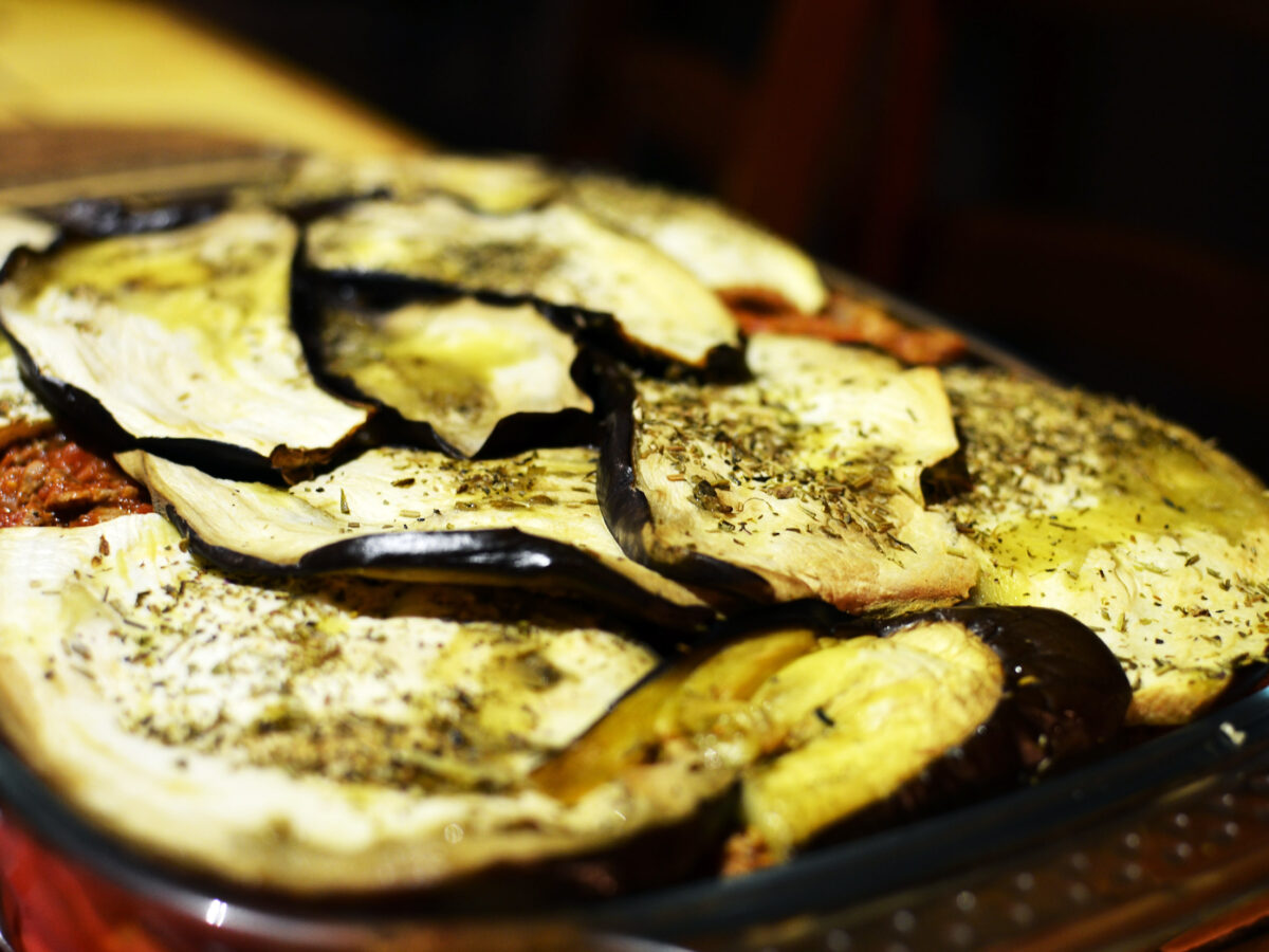 Moussaka aux aubergines, pommes de terre et agneau