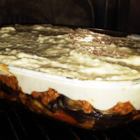 Moussaka aux aubergines, pommes de terre et agneau