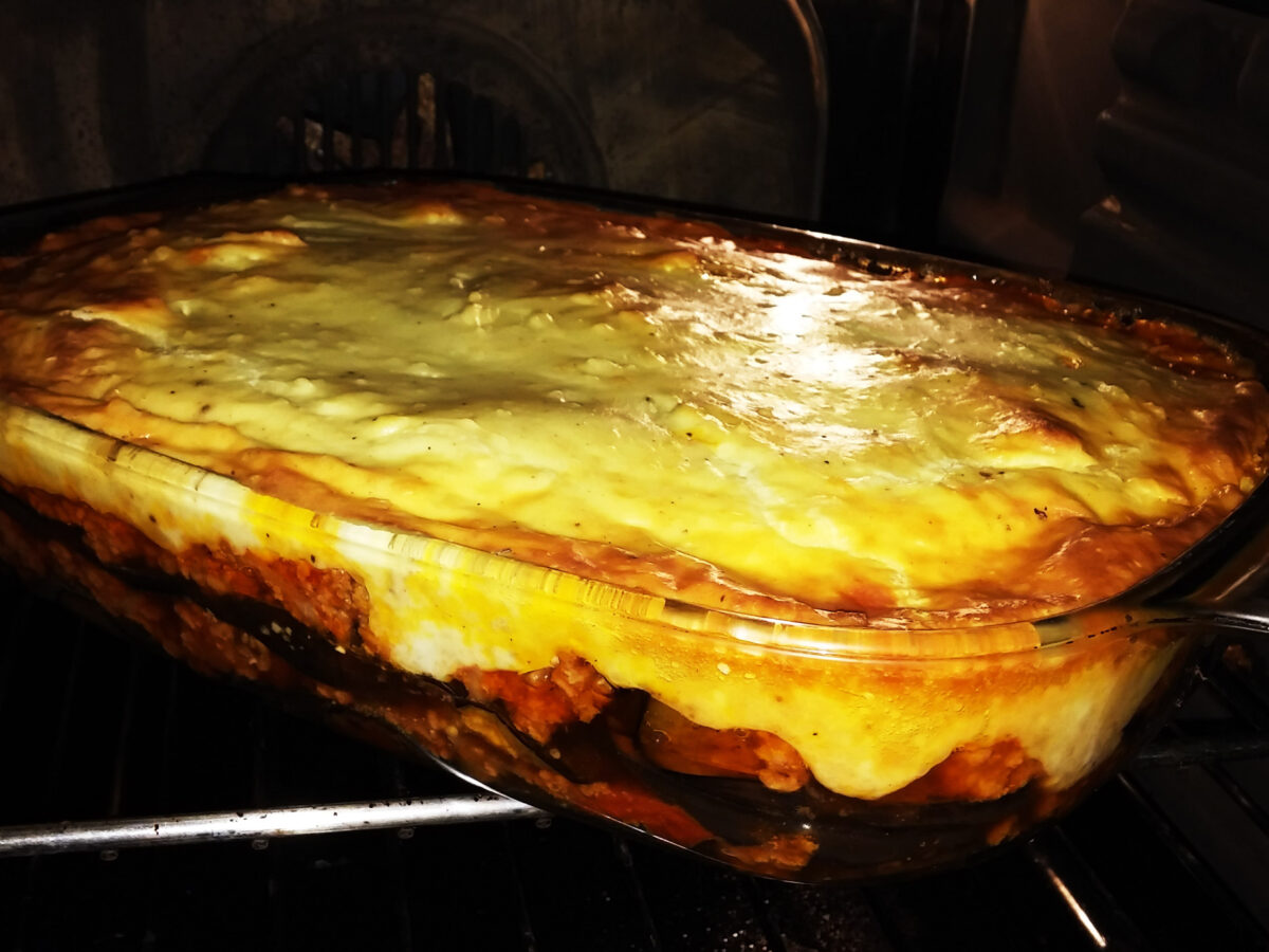 Moussaka aux aubergines, pommes de terre et agneau