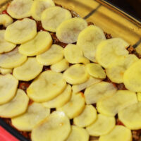 Moussaka aux aubergines, pommes de terre et agneau