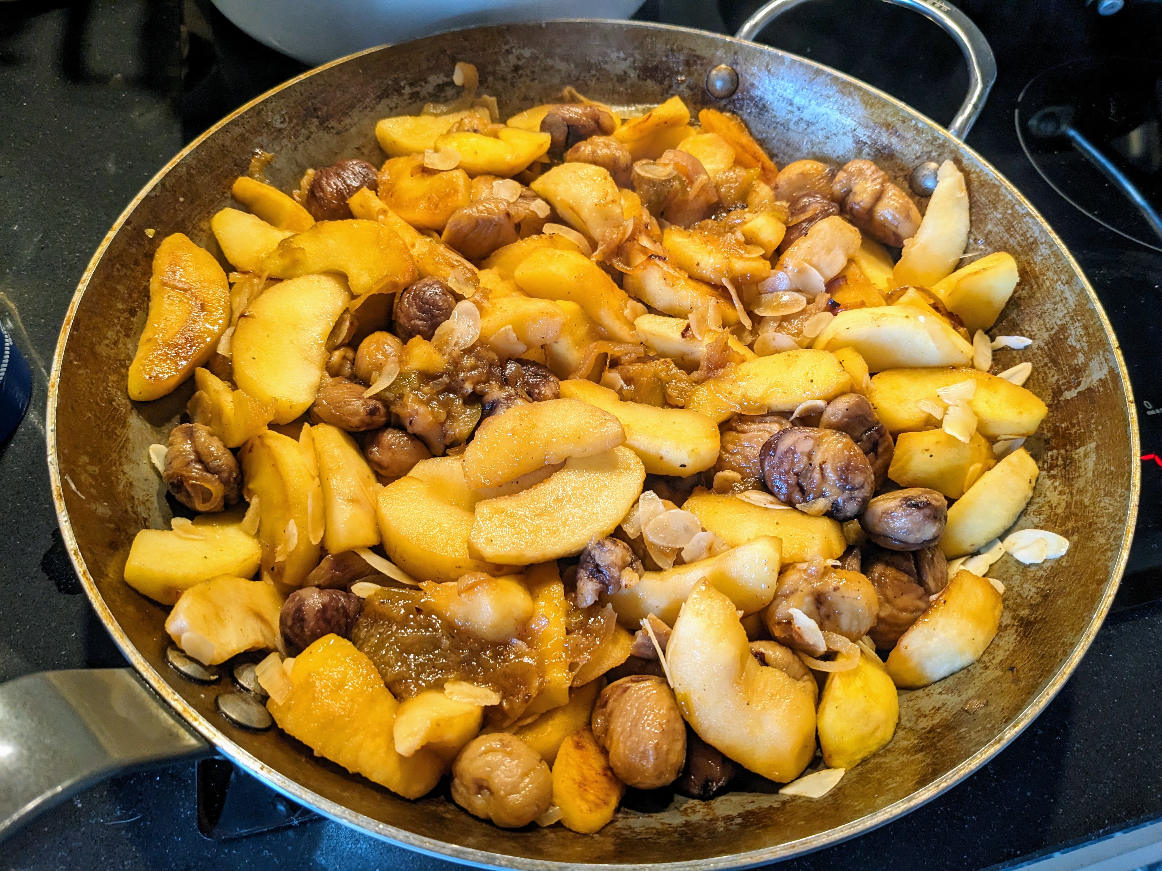 poele pommes châtaignes amandes