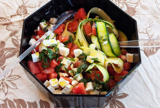 Salade de courgette, pastèque et feta à la menthe