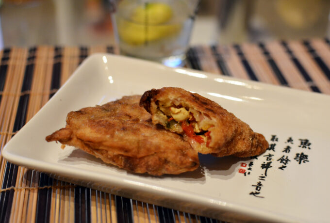 Samoussas réunionnais au poulet, combava et pâte maison