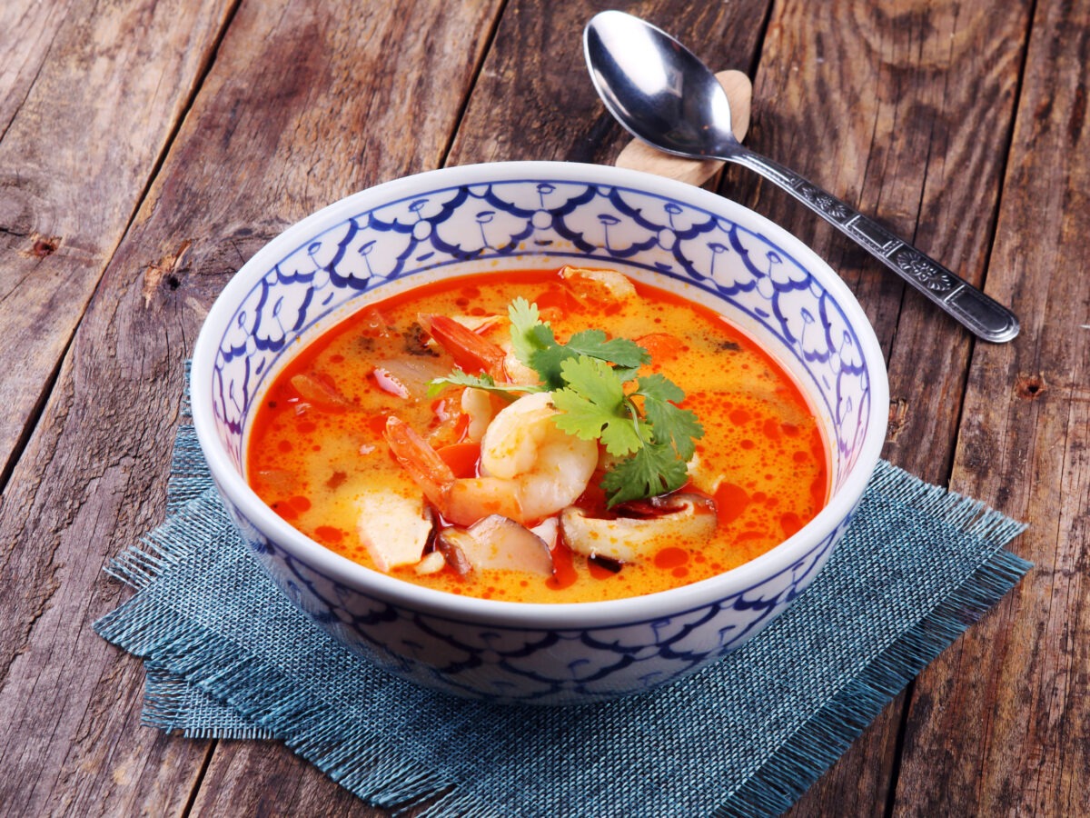 Tom Yum Goong : soupe thaïlandaise épicée aux crevettes